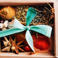 Box Cadeau - Faites de chaque bouchée une aventure culinaire avec notre Box Cadeau Épices & Sels.